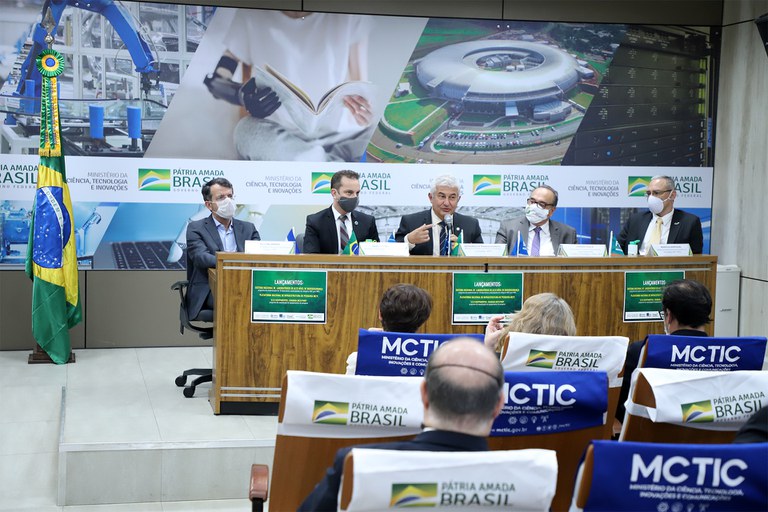 MCTI lança plataforma para laboratórios e equipamentos científicos brasileiros