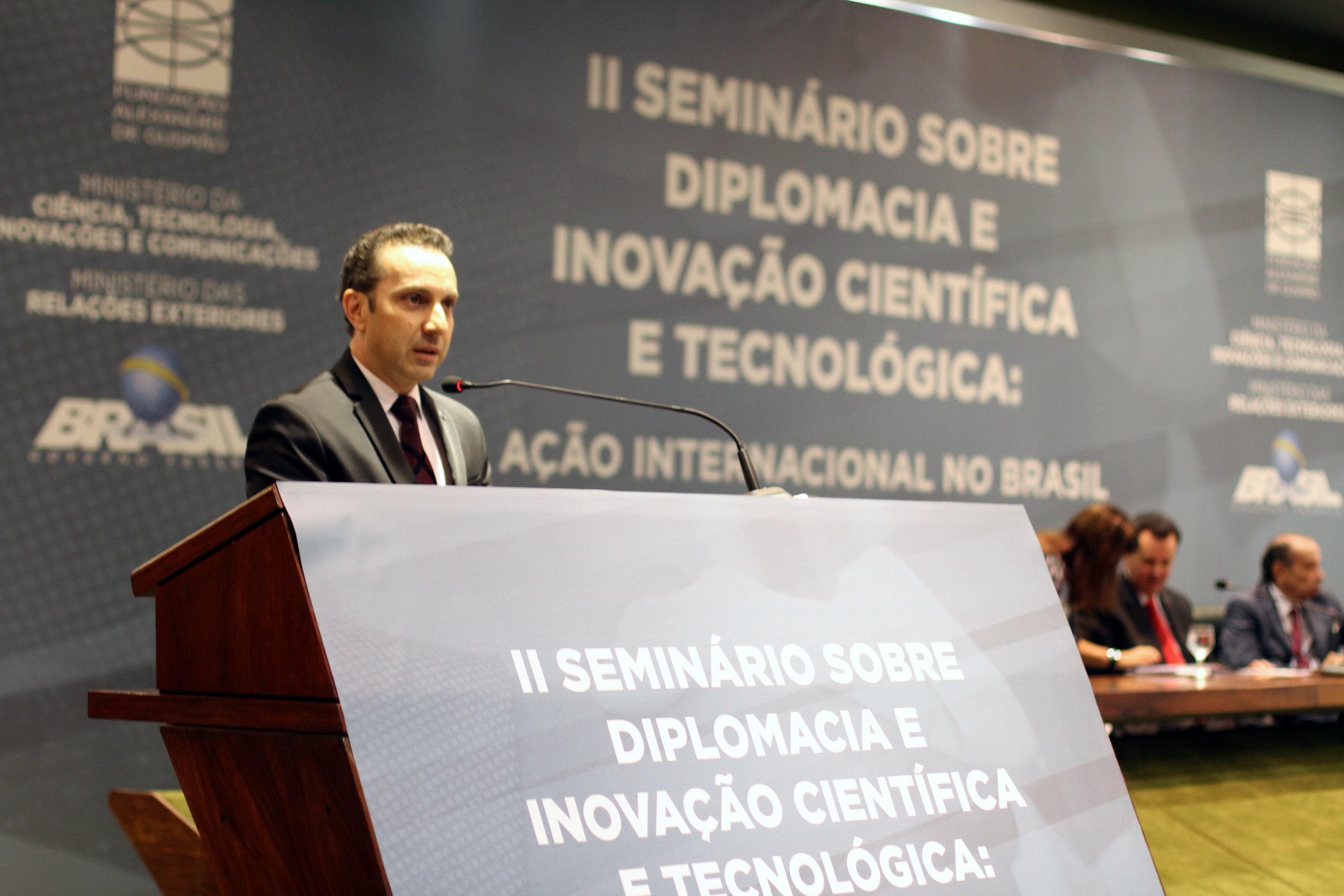Marcelo Morales fala durante a abertura do seminário