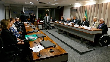 Especialistas alertam: restrição de recursos para ciência e tecnologia atrasa o país