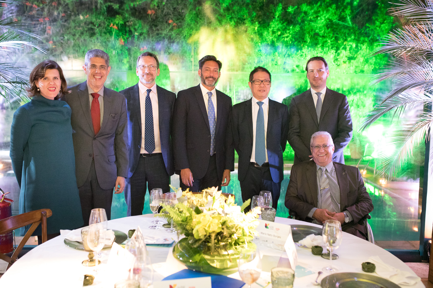 Presidente do CNPq e representantes dos parceiros no evento de assinatura da parceria